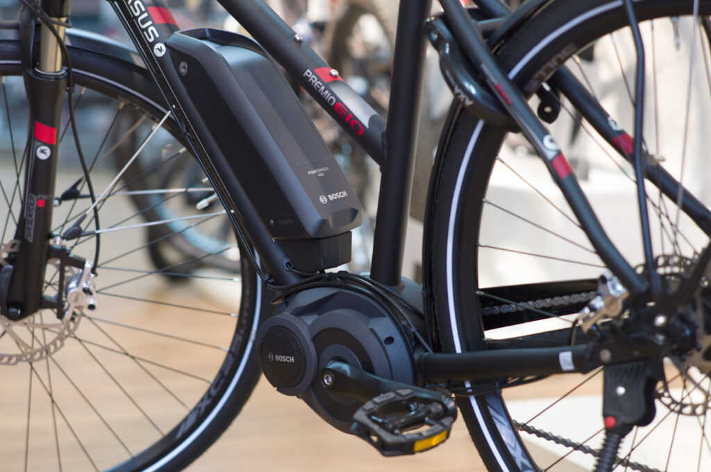 Bosch-Performance-Line-1024×681 Pedelec das im Laden steht mit Bosch Mittelmotor