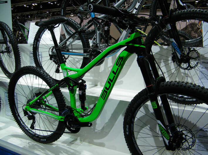 Bulls Fully Mountainbike in Gift Grün auder der Bike Show der ZEG auf der Köln Messe