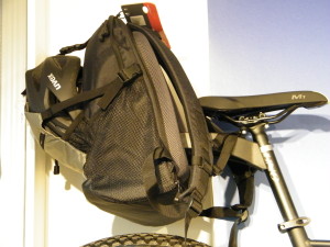 DSCF5539-300×225 Fahrradrucksack an der Sattelstütze Montiert