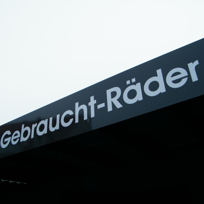 Gebrauchträder-Schild-700×700 Schild mit Text Gebraucht Räder